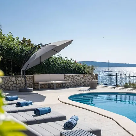 Paradise Heated Pool Near Sea Jacuzzi Sauna Donji Okrug (Ciovo)